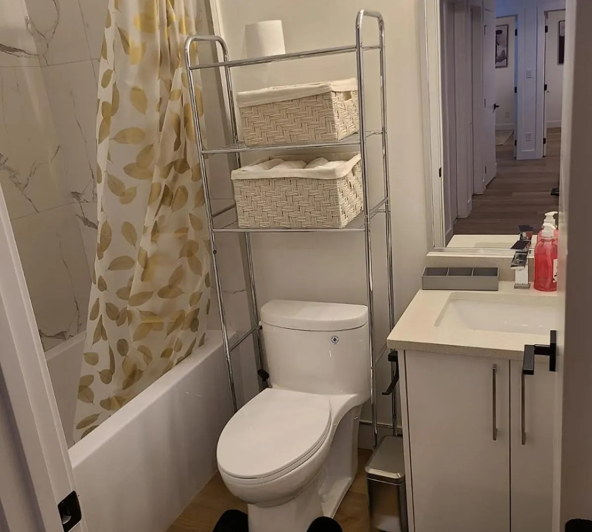 Ferienhaus Spacious 2 Bedroom Suite In Gorman, Edmonton, Canada