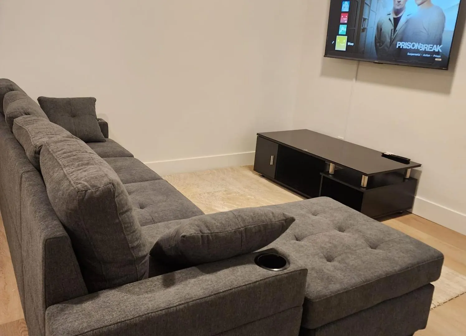 Spacious 2 Bedroom Suite In Gorman, Edmonton, Canada Ferienhaus Edmonton